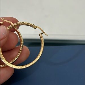 18k gold earrings stamped